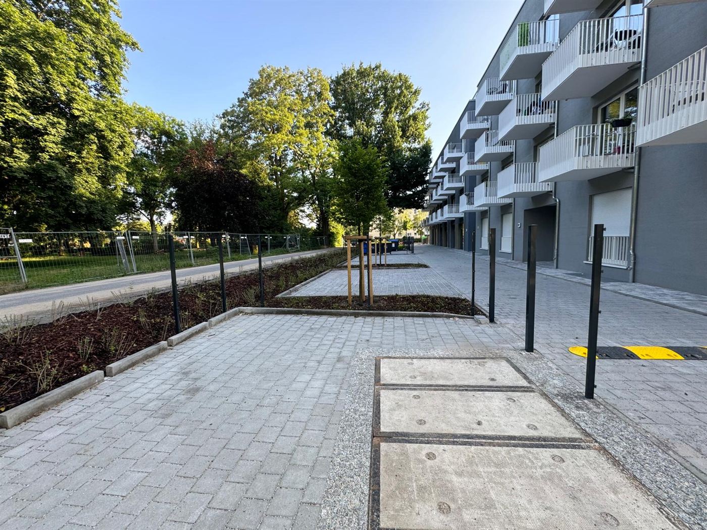 Pflasterfläche an der Wohnanlage Holländerstraße